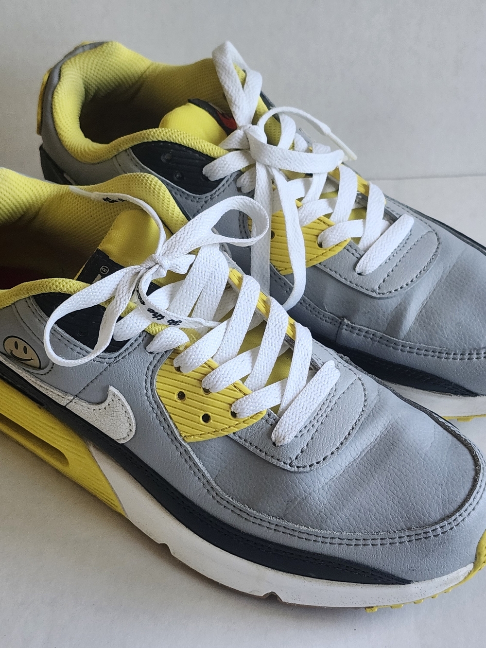 Nike Air Max 90 Youth Size 7y 7M Wolf Gray Anthracite Yellow Go The Extra Smile